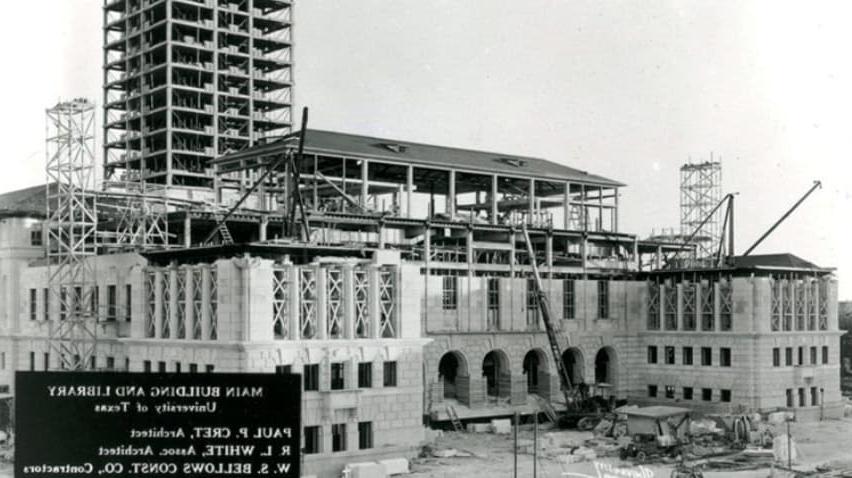 黑色的 & white photo of UT Tower construction in the 1920s